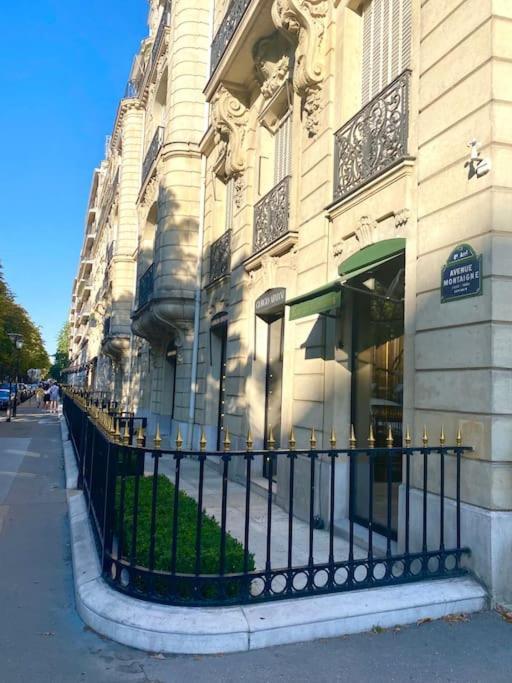 Studio Champs Elysees Paris
