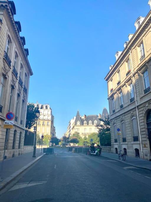 Studio Champs Elysees Paris