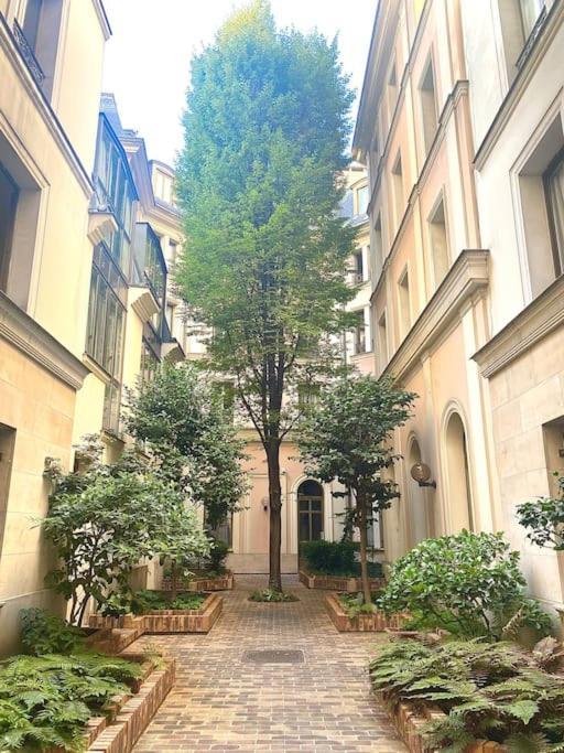 Apartment Studio Champs Elysees Paris